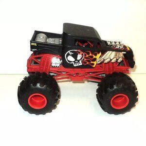 Hot Wheels Monster Jam Truck Red Bone Shaker 7" Long 1/24 Scale 2019 Die-Cast